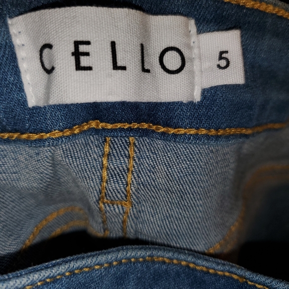 Cello Low Rise Flares SZ 5 Faux pockets but pockets on side of jeans raw hem - Picture 2 of 9